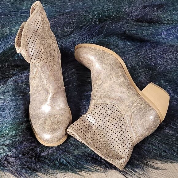 NWOB Ruff Hewn Silver finish Ankle Boot Sz 6 - Picture 3 of 5